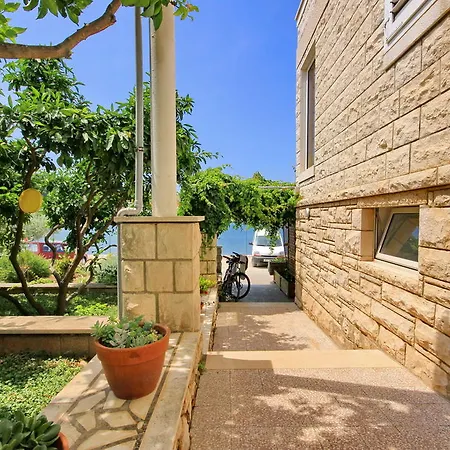 Julija Apartment Lumbarda